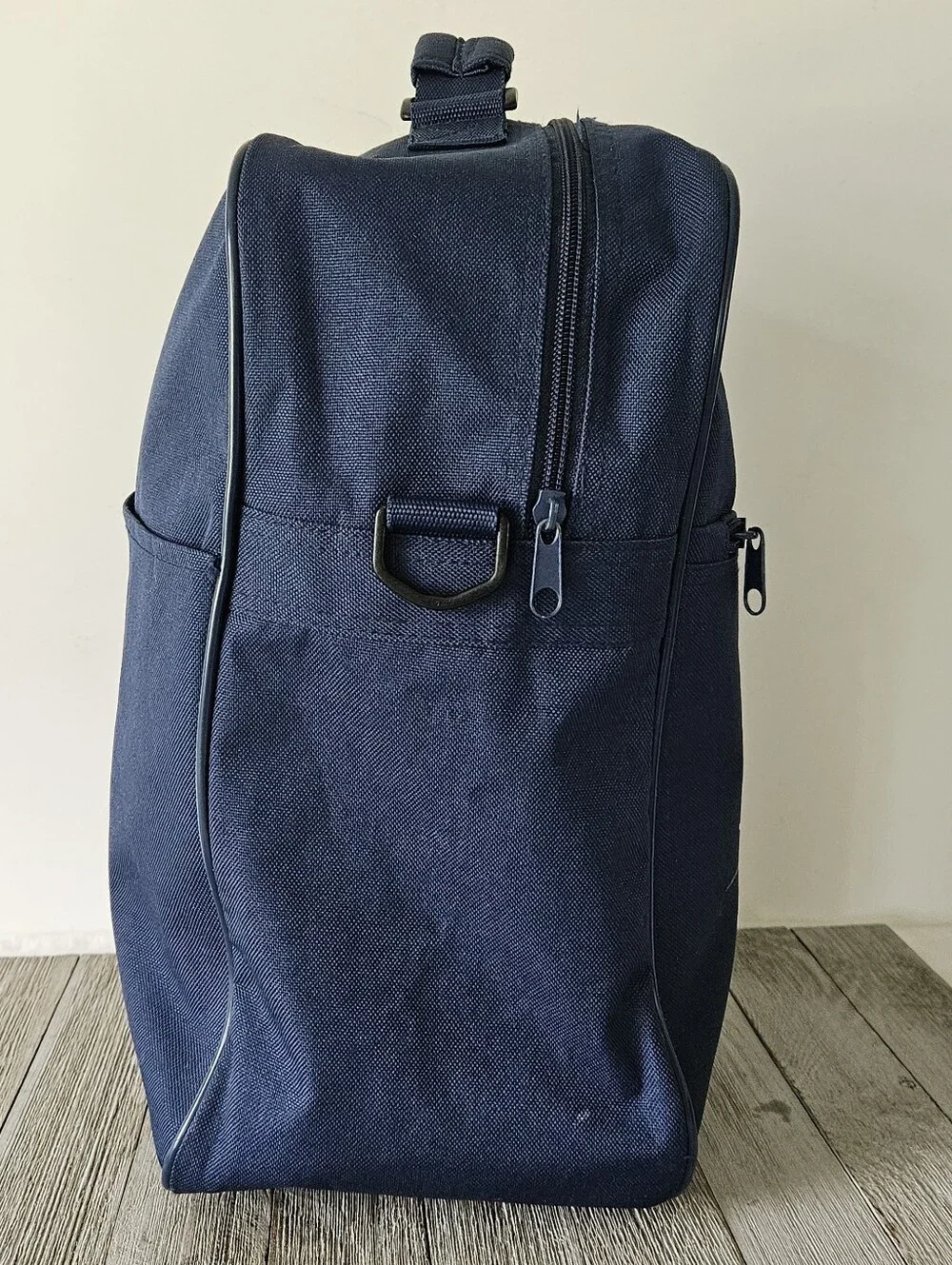 Vantage Deluxe World Travel Navy Blue Zippered Travel Bag with New Colorful ID